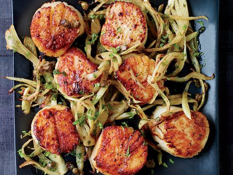 Scallops with Fennel Grenobloise Summer Scallops, How To Cook Scallops, Grilled Scallops, French Recipes, Quick And Easy Appetizers, Scallop Recipes, French Dishes, Scallops Seared, Lemon Butter