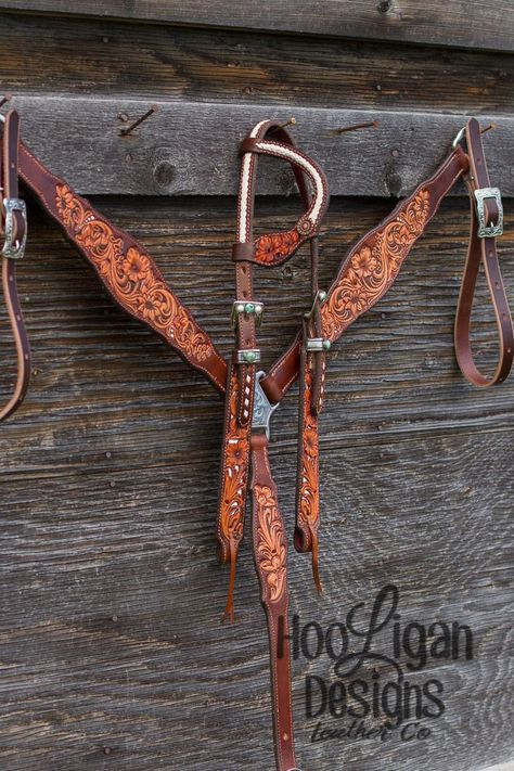 Western Tack Sets, Barrel Racing Tack Rodeo, Headstalls For Horses, Roping Saddles, Horse Riding Outfit, Barrel Racing Tack, Leather Tooling Patterns, Tooling Patterns, Western Tack