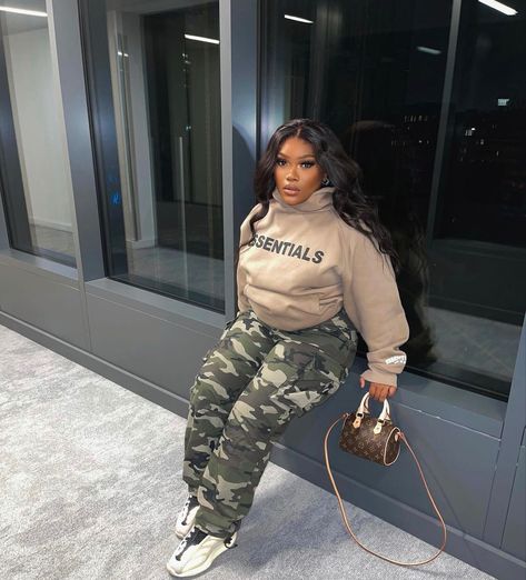 Tan Hoodie Outfit Black Women, Hoodie Outfit Black Women, Cabin Fits, Outfit Black Women, Fall Fashions, Chill Fits, Summer Work, Outfits Black, Outfits 2023