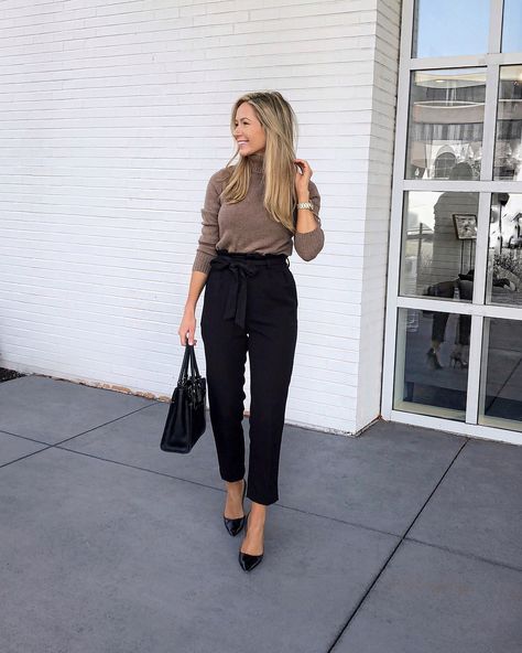 Real Estate Outfits For Women, Black Dress Pants Outfits, Real Estate Outfits, Winter Work Outfit, Winter Office Wear, Work Outfits Frauen, Dress Pants Outfits, Work Outfit Office, Winter Pants Outfit