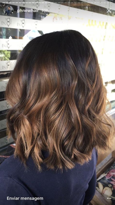 Balyage Short Hair Caramel, Caramel Balayage Short Hair Dark Brown, Midi Balayage Hair, Carmel Highlights On Brown Hair Short Hair, Short Honey Balayage, Caramel Brown Balayage Short Hair, Short Carmel Balayage Hair, Short Hair Caramel Balayage, Auburn Balayage Short Hair