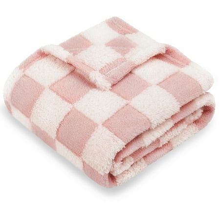 The 3D checkerboard design baby blanket improves the feeling of warmth and softness, allowing you to get a thick and light blanket. Specializing in high quality blanket, HOMRITAR works on improving your quality of everyday life by offering you superior products with great service. Size: 30" x 40".  Color: Pink. Cute Aesthetic Blankets, Cute Baby Blankets, Cute Blankets Aesthetic, Kid Blankets, Preppy Blanket, Coquette Blanket, Blanket Drawing, Brr Basket, Christmas Preppy