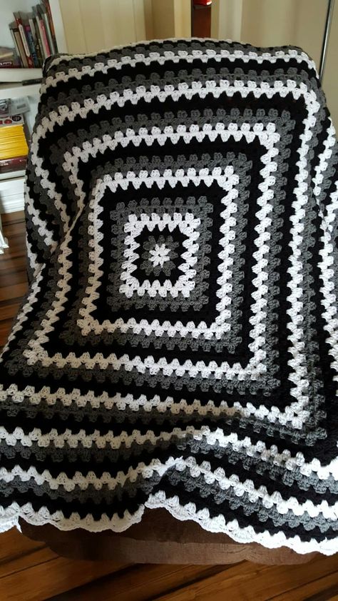 Images By Pam Simmons On Black N White (with Images) C53 Chunky Crochet Blankets, Blankets To Make, Granny Square Blanket Pattern, Chunky Crochet Blanket Pattern, Crochet Blanket Stitch Pattern, Crochet Square Blanket, Chunky Crochet Blanket, Crochet Bedspread Pattern, Crochet Blanket Designs