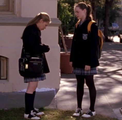 Chilton Uniform, Rory And Paris, Gilmore Girls Stars Hollow, Liza Weil, Paris Geller, 2000s Girl, Team Logan, Gilmore Girl, Alexis Bledel