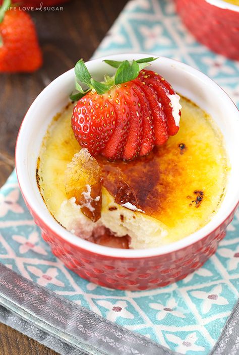 Strawberries Brûlée - a simple, easy recipe with a twist! ~ Life, Love, and Sugar Life Love And Sugar, Impressive Dessert, Cream Brulee, Classic French Desserts, Creme Brulee Recipe, Brulee Recipe, Impressive Desserts, Simple Dessert, Eat Seasonal