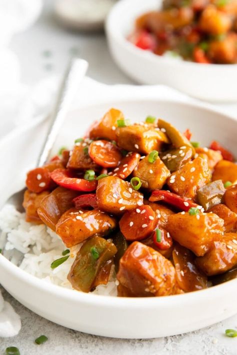 This familiar dish is made even easier and better with our recipe for Healthy Sweet and Sour Chicken. Make it tonight in one skillet for a veggie-loaded, protein-rich dinner that satisfies your craving for takeout. A simple lower-sugar sweet and sour sauce coats chicken breast and crisp-tender vegetables in this recipe that will be your new go-to for Sweet and Sour Chicken. Low Sodium Sweet And Sour Chicken, Healthy Sweet And Sour Chicken, Turkey Dinners, Real Food Dietitians, Cooking Jasmine Rice, Sweet And Sour Chicken, Sweet Sour Chicken, Paleo Meals, One Skillet