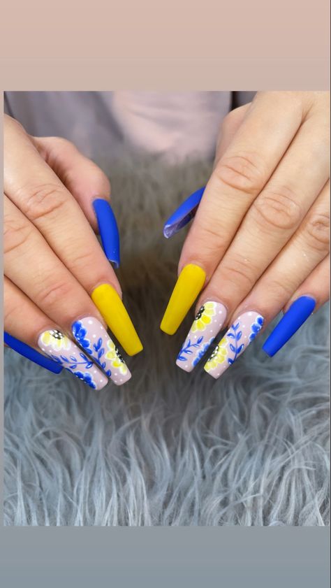 Yellow And Royal Blue Nails, Blue And Yellow Nails Designs Summer, Blue And Yellow Nail Art, Blue Yellow Nails Designs, Blue And Yellow Flower Nails, Blue And Yellow Nails Acrylic, Yellow And Blue Nails Designs, Blue And Yellow Nails Designs, Nails Blue And Yellow