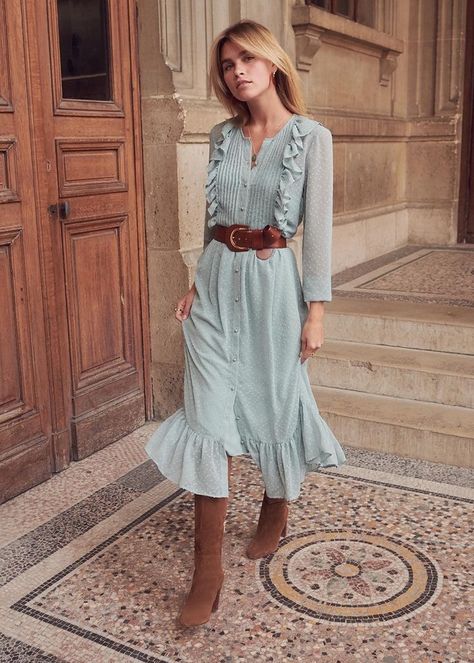 A combinação das cores Vetement Hippie Chic, Vestidos Country, Silk Skirt Midi, Dress And Boots, Rok Outfit, Womens Gym, Feminine Outfits, Boho Mode, Boho Styl