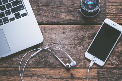 Hear & Grow: 8 Podcasts That Will Make You A Better Entrepreneur Phone Spotify, Best Language Learning Apps, Language Learning Apps, Language Apps, Learning Apps, Learning Websites, New Laptops, Packing Tips For Travel, Iphone 5c