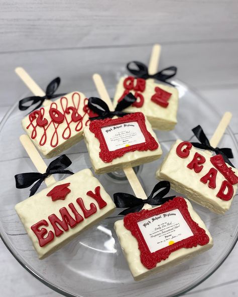 Rice Crispy Treats Designs, Graduation Rice Krispie Treats Ideas, Rice Krispie Treats Graduation, Graduation Chocolate Covered Oreos, Grad Strawberries, Graduation Chocolate Ideas, Graduation Treats Ideas, Graduation Strawberry Ideas, Graduation Chocolate Covered Strawberry