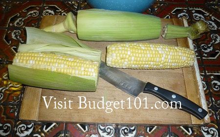 Budget101 Corn Shucking Tip Shuck Corn, Diy Mosaic Garden, Shucking Corn, Cooking For A Crowd, Cooking 101, Ears Of Corn, Corn On The Cob, Frozen Corn, Mosaic Garden