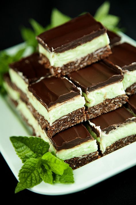 Creme de Menthe Nanaimo Bars - Celebration Generation Pecan Pie Cookies Recipe, Nanaimo Bar, Nanaimo Bar Recipe, Fruit Cake Cookies, Easy Candy, Nanaimo Bars, Cowboy Cookies, Homemade Candy, Candy Recipes Homemade