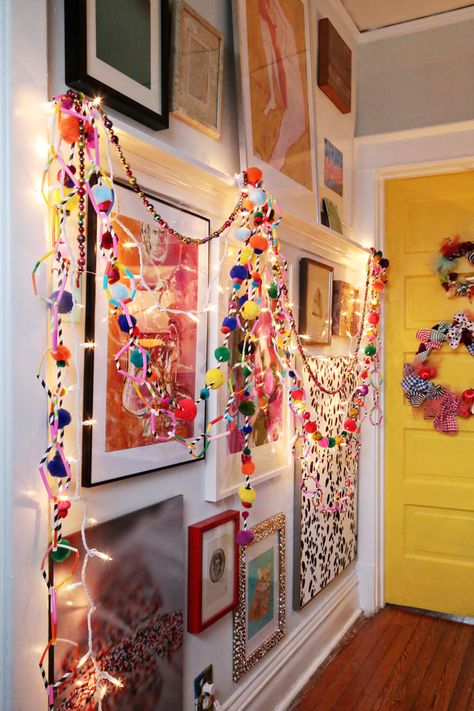 Colorful Witchy Decor, Colorful Christmas Decor Ideas, Straw Garland, Wall Christmas Decor, Bright Playroom, Colorful Christmas Decor, Boho Garland, Aunt Peaches, Xmas Garland