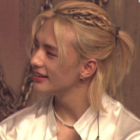 Two Ponytails, Blonde Ponytail, Blonde Braids, Straykids Hyunjin Photoshoot, Hair Icon, Short Blonde Hair, Long Blonde Hair, Ponytail Hairstyles, Hair Inspo