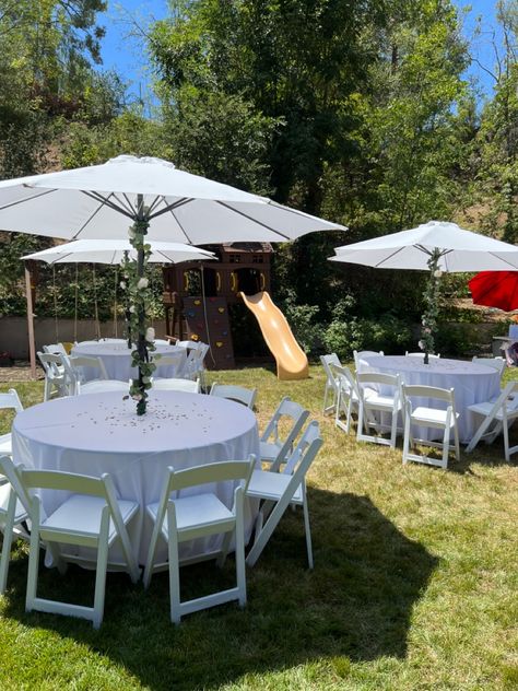 Table Umbrella Decorations, Table With Umbrella Outdoor Party, Tables With Umbrellas For Party, Umbrella Table Centerpiece Ideas, Round Table With Umbrella Centerpiece, Round Tables With Umbrellas Party, Umbrella Party Decorations, Umbrella Table Decor, Umbrella Centerpiece Ideas