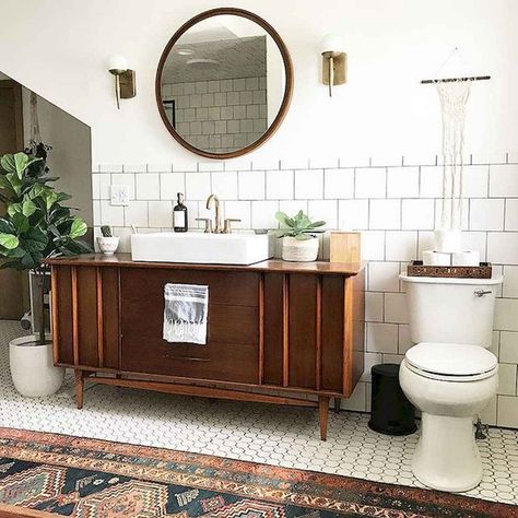 Midcentury Modern Bathroom, Modern Vintage Bathroom, Vintage Bathroom Decor, Mid Century Modern Bathroom, Mid Century Bathroom, Bad Inspiration, Bathroom Remodel Tile, Vintage Bathrooms, Boho Bathroom