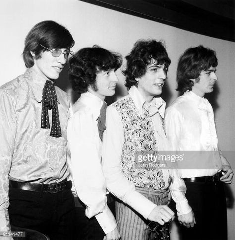 UNITED KINGDOM - MARCH 01: Photo of PINK FLOYD and Nick MASON and Roger WATERS and Syd BARRETT; L-R: Roger Waters, Nick Mason, Syd Barrett, Rick Wright - posed, group shot, at press call (Photo by John Rodgers/Redferns) Syd Barrett, Richard Williams, Richard Wright, Brick In The Wall, Roger Waters, David Gilmour, Country Singers, All Music, Classic Rock