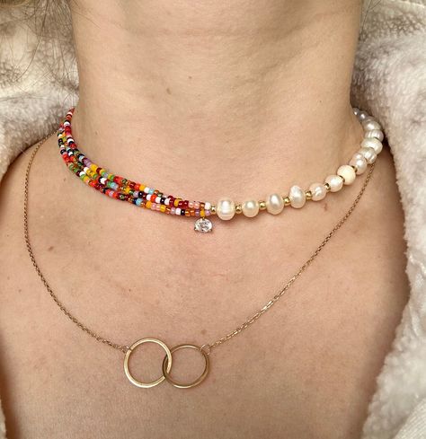 Dark Beaded Necklace, Beaded Pearl Necklace, Choker Pearl, Eyeglass Strap, Necklace Outfit, Pearl Beaded Necklace, Bracelets Design, Beaded Jewlery, Bead Charms Diy