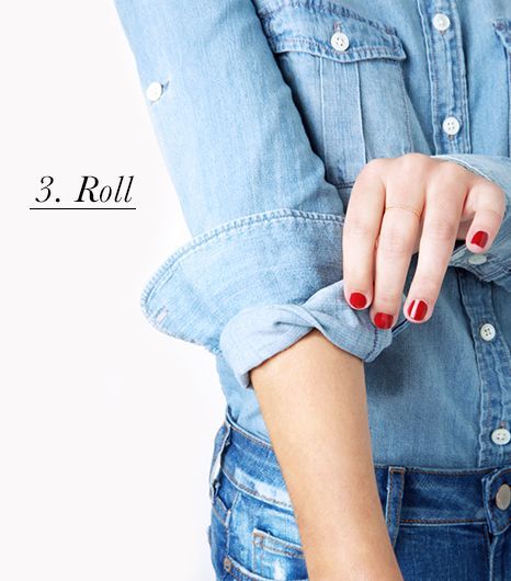 J.Crew Tells Us Their Secret Trick for Cuffed Sleeves Roll the bottom sleeve up the arm once, so it covers cuff’s seam. Denim Shirt Outfit, Shirt Folding, How To Fold Sleeves, J Crew Style, Shirt Cuff, Dress Shirt Sleeves, Roll Up Sleeves, Chambray Shirt, Sleeves (women)