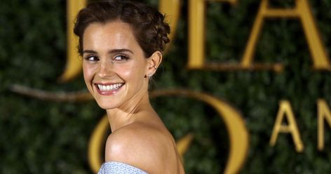 This is why Emma Watson avoids taking selfies with her fans Alex Watson, Famous People Celebrities, Emma Watson Style, Aimee Garcia, Video Call With Boyfriend Screen Photo, Celebrity List, Female Actresses, British Actresses, Hottest Pic