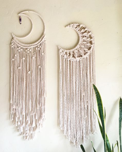 A BIG!!! Thank you to all of you who participated in my giveaway✨🙏🏻 now it’s back to moon phases for me!! 🌙 LUNA COLLECTION🌙 will be… Art Macramé, Wall Hanging Diy, Macrame Ideas, Macrame Decor, Macrame Knots, Macrame Tutorial, Macrame Art, Macrame Projects, Macrame Design