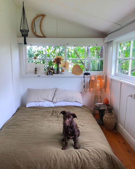 Beach House Small Bedroom, Surf Shack Apartment, Hawaii Beach Shack, Sunroom Turned Bedroom, Beach Bungalow Bedroom, Hawaii Apartment Aesthetic, Small Beach Bedroom, Cozy Beach Bedroom, Beach Shack Bedroom