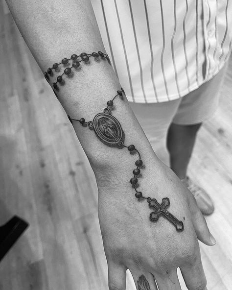 Hand Rosary Tattoo, Rosary Tattoo For Men, Rosary Tattoo Ideas, Rosary Tattoo Arm, Rosary Tattoo Wrist, Tattoo Rosary, Rosary Tattoo On Hand, Rosary Bead Tattoo, Rosary Tattoo