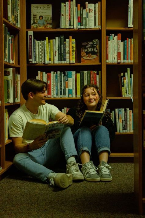 Lovers Reading Together, Bookstore Date Aesthetic Couple, Couples In Library, Photoshoot In Bookstore, Perpustakaan Date, Prewedding Library, Library Photoshoot Ideas Couple, Library Couple Aesthetic, Library Photo Shoot Couple