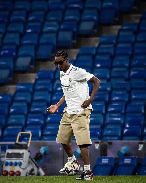 Summer Outfit 2023, Madrid Outfits, Shai Gilgeous Alexander, Hard Photo, Men's Summer Outfit, Soccer Outfit, Outfit 2023, Nba Fashion, Jordan Outfit