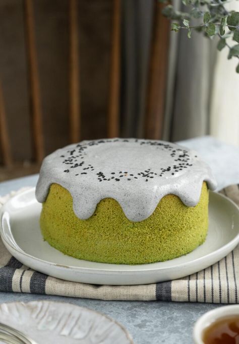 Chiffon Decorations Cake, Matcha Chiffon Cake, Chiffon Birthday Cake, Matcha Cake Decoration, Chiffon Cake Decoration Ideas, Chiffon Cake Decoration, Asian Baking, Chiffon Cake Recipe, Cafe Cake