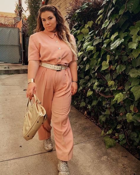 Rachelle Moser’s Instagram photo: “Peachy Keen 🍑 . . . . . #fashion #stylist #plussize #designer #blush #peach #jumpsuit #coordset #nike #twopieceset #nikeairmax…” Peach Jumpsuit, Peach Outfit, Peach Fashion, Peach Clothes, Outfit Curvy, Vintage Ootd, Coord Set, Peachy Keen, Fashion Plus Size