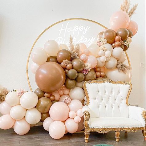 Balloon Walls, Jungle Safari Baby Shower, White Baby Showers, Halloween Balloons, Garland Arch, Birthday Balloon Decorations, Photo Booths, Balloon Decor, Balloon Wall