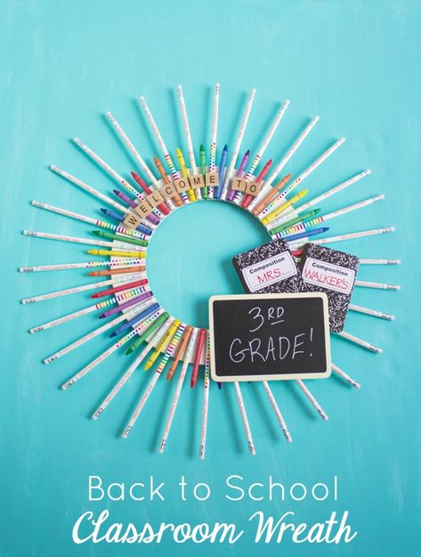 This classroom wreath made from school supplies is the perfect teacher gift idea for back-to-school! #teachergift #backtoschoolcrafts #schoolsupplywreath #classroomwreath #teacherwreath School Lunch Station, Lunch Station, Classroom Wreath, Teacher Wreaths, Teacher Gift Printables, Crayon Crafts, Back To School Gifts For Teachers, Mini Chalkboards, Handmade Holiday Gifts