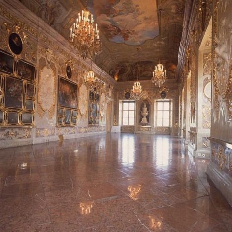 Castle Aesthetic, Royal Aesthetic, Baroque Architecture, Princess Aesthetic, Beautiful Architecture, Pretty Places, Art And Architecture, Future House, Chandeliers