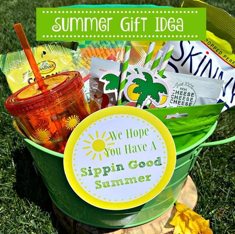 Summer Goodie Bag Ideas For Adults, Summer Giveaway Ideas, Fun Teacher Gifts, Ortho Marketing, Birthday Baskets, Summer Gift Baskets, Appreciation Gifts Diy, Teacher Appreciation Gifts Diy, Secret Sister