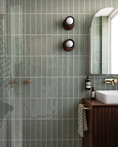 The Palm Co Designs on Instagram: “Photography // keeping with the green theme, I do love the combination of the walnut timber, brass fixtures and green tiles in this…” Brass And Green Bathroom, Showroom Bathroom, Brushed Brass Bathroom, Timber Tiles, Cafe Vibes, Small Shower Room, Timber Vanity, Green Tiles, Walnut Timber