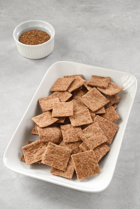 crackers - low-carb, keto, gluten-free, vegan, healthy Psyllium Husk Recipe, Low Carb Crackers, Psyllium Husk, Gluten Free Grains, Cracker Recipes, Just Bake, Vegan Keto, Keto Snacks, Vegan Paleo