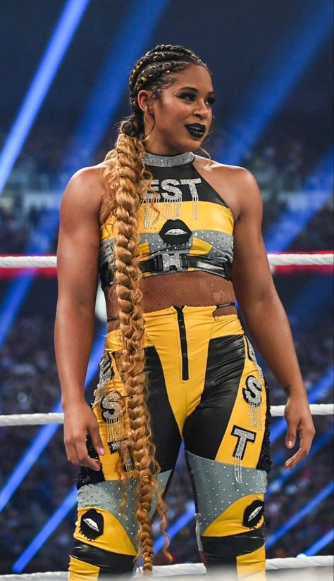 Girl Gym Workouts, Wwe Outfits, Buff Women, Bianca Belair, Wwe Pictures, Raw Women's Champion, Wwe Female Wrestlers, Female Hero, Pro Wrestler