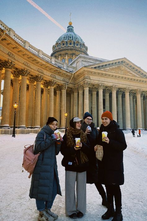 Saint Petersburg Photo Ideas, Russia Winter, Winter Photoshoot, St Petersburg Russia, Petersburg Russia, Local Travel, Aesthetic Photo, St Petersburg, Aesthetic Girl