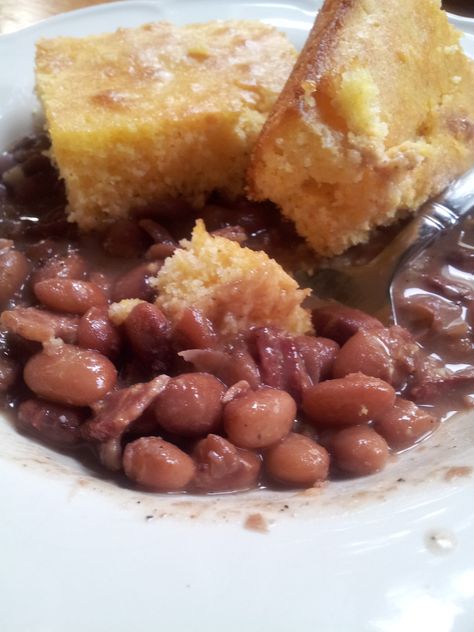 Easy Pinto Beans Stove Top, Beans And Cornbread, Pinto Bean Recipes, Dry Beans, Tasty Kitchen, Southern Cooking, Pinto Beans, Dried Beans, Bean Recipes