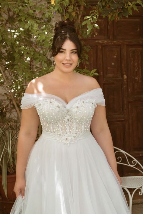 Full Size Wedding Dresses, Apple Shaped Wedding Dress Plus Size, Short Wedding Dress Curvy Bride, Plus Size Wedding Separates, Apron Belly Wedding Dress, Curvy Bridal Gowns, Plus Size Tulle Wedding Dress, Plus Size Pink Wedding Dress, Whimsical Plus Size Wedding Dress