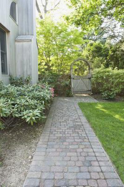 Over time your brick paver patio, walkway, driveway or path will become worn, faded or stained due to exposure to the elements. Rejuvenate these old pavers with a coat of acrylic concrete or paving paint. Designed especially for cement or stone surfaces that experience traffic, the paint comes in a wide variety of ... Landscape Bricks, Shed Landscaping, Brick Paver Patio, Concrete Path, Backyard Walkway, Side Yard Landscaping, Brick Patio, Brick Walkway, Outdoor Walkway