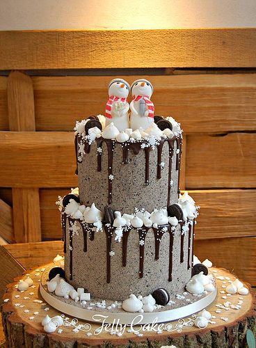 Christmas Wedding Dessert Table, Holiday Cake Decorating, Meringue Kisses, 2 Tier Cake, Winter Wedding Cake, Winter Cake, Chocolate Wedding Cake, Sticky Toffee, Wedding Dessert Table