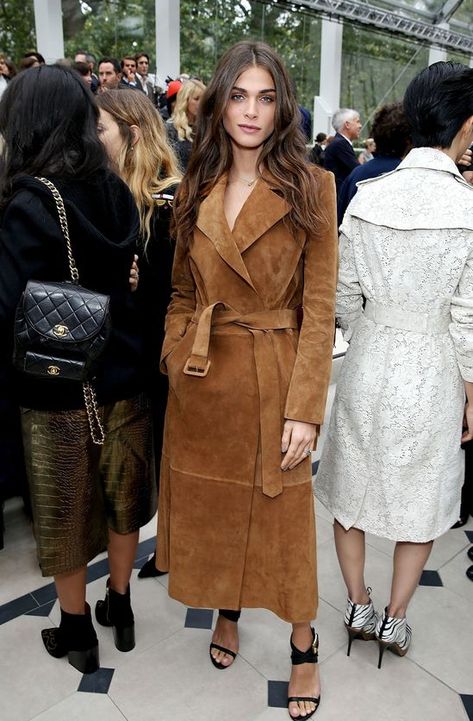 London Fashion Week Style. Best Celebrity Street Style, Elisa Sednaoui, Suede Trench Coat, Suede Outfit, Moda Chic, Burberry Prorsum, Suede Coat, Suede Dress, Celebrity Street Style