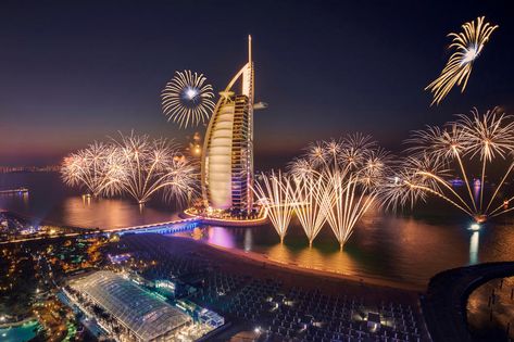 Where to watch New Year's Eve fireworks in Dubai 2020 Dubai New Years Eve, Dubai Things To Do, Dubai 2023, Dubai Safari, New Years Eve Fireworks, Foto Top, New Year Fireworks, Burj Al Arab, Dubai Hotel