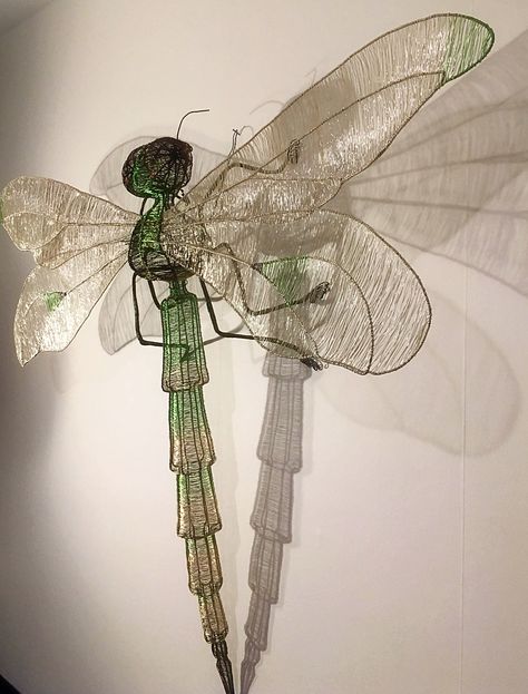 3d Wire Sculpture, Crochet Dragonfly Pattern, Wire Dragonfly, Line Sculpture, Chicken Wire Sculpture, Chicken Wire Crafts, 3d Pen Art, Steampunk Items, Wire Sculptures