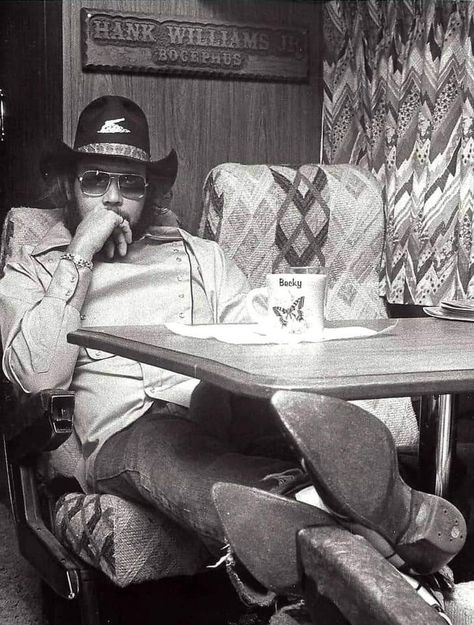 Hank Williams Jr Aesthetic, Hank Williams Jr Wallpaper, 1970s Western Aesthetic, Southern Rock Aesthetic, 80s Country Aesthetic, 90’s Country, Vintage Country Music Aesthetic, Outlaw Country Aesthetic, Outlaw Aesthetic