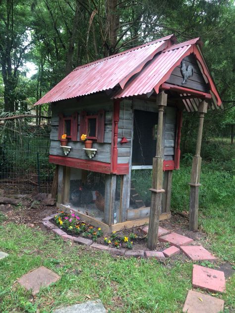 My chicken coop, built by Bob Fairy Chicken Coop, Bantam Chicken Coop Ideas, Turkey Coop Ideas Buildings, Chicken Tower, Cool Chicken Coop, Cottagecore Chicken Coop, Unique Chicken Coop, Wooden Spool Chicken Coop, Slanted Roof Chicken Coop