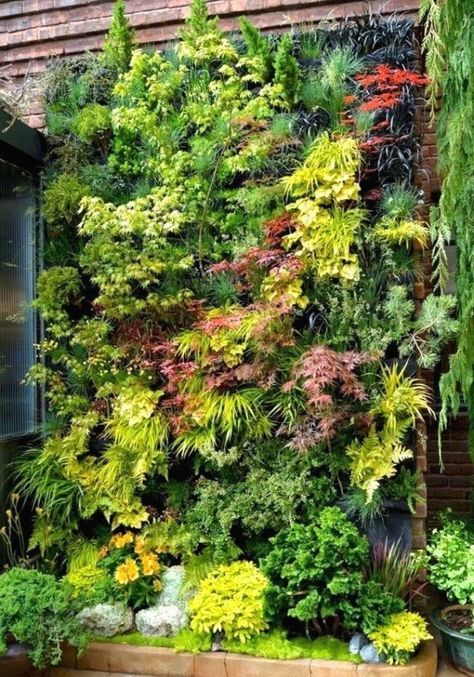 Top 30 Creative DIY Vertical Garden You Can Apply on Your Backyard Front Yard Right Now #verticalgarden #gardenideas Small Urban Garden, Vertical Garden Design, Vertical Vegetable Garden, Vertical Garden Wall, Vertical Herb Garden, Minimalist Garden, Vertical Garden Diy, Vertical Gardens, Walled Garden