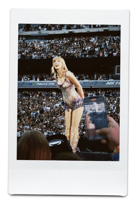 Eras Tour Polaroid, Eras Tour East Rutherford, Taylor Swift Polaroid, Taylor Swift Fotos, Taylor Swift Party, Estilo Taylor Swift, Taylor Swift Posters, Swift Photo, Taylor Swift The Eras Tour